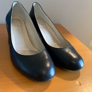 Black Cole Haan Go-To Linden Block Heel Pumps